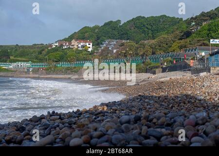 Swansea, Royaume-Uni. 23 mai 2020. Les gens dehors et au sujet de faire leur exercice de verrouillage quotidien à Langland Bay, Swansea tôt ce matin. Credit: Phil Rees/Alamy Live News Banque D'Images