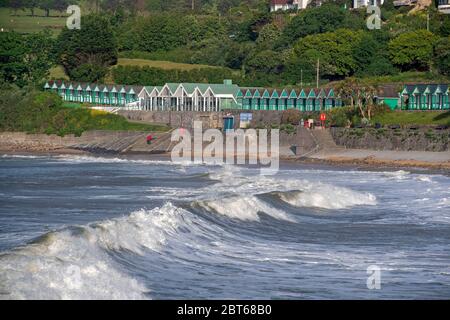 Swansea, Royaume-Uni, 23 mai 2020. Les gens dehors et au sujet de faire leur exercice de verrouillage quotidien à Langland Bay, Swansea tôt ce matin. Banque D'Images