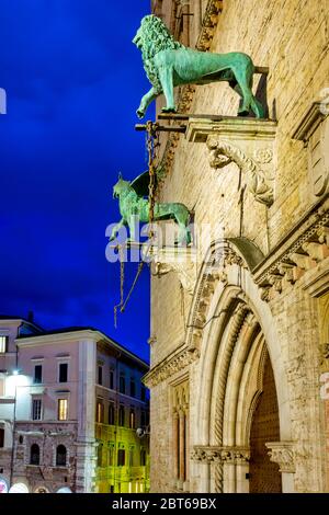 Grand portail du Palazzo dei priori, Pérouse, Italie Banque D'Images