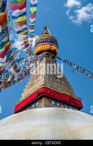 Katmandou, Bodhnath. Scènes colorées dans et autour du célèbre temple bouddhiste de la Bodhnath Stupa réputé être le plus haut de tous les stupas au Népal Banque D'Images