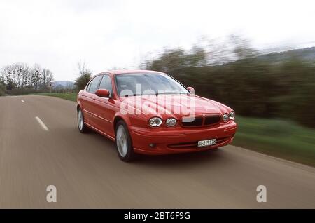2001 Jaguar X Type 2.5. Conduite en France. Banque D'Images