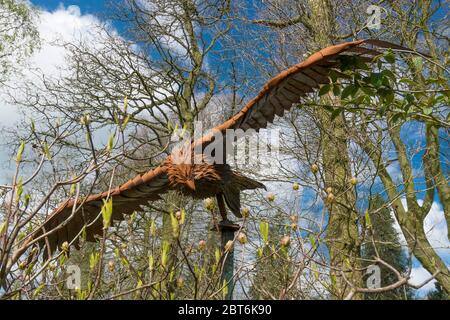 Sculpture en acier cerf-volant rouge, jardin de Threave Banque D'Images