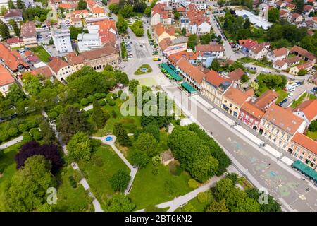 Vue aérienne du centre de la ville de Koprivnica en Croatie Banque D'Images