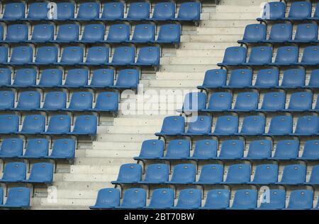 Paderborn, Allemagne. 23 mai 2020. Football: Bundesliga, SC Paderborn 07 - 1899 Hoffenheim, 27ème jour de match dans la Benteler Arena. Les sièges vides peuvent être vus dans les stands pendant le jeu. AVIS IMPORTANT: Conformément aux règlements de la DFL Deutsche Fußball Liga et de la DFB Deutscher Fußball-Bund, il est interdit d'utiliser ou d'avoir utilisé dans le stade et/ou à partir du jeu pris des photos sous forme d'images de séquence et/ou de séries de photos de type vidéo. Credit: Friso Gentsch/dpa-Pool/dpa/Alay Live News Banque D'Images