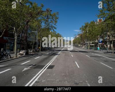 Passeig de Gràcia. Les rues de Barcelone sont vides et sans personnes à travers la confinement pendant l'état d'alarme pour la pandémie de coronavirus. Banque D'Images