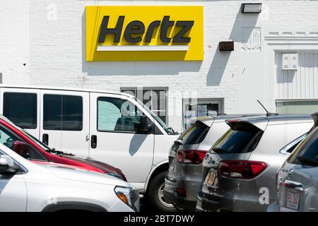 Un logo à l'extérieur d'un emplacement de location de voitures Hertz à Silver Spring, Maryland, le 23 mai 2020. Banque D'Images