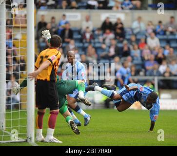 WYCOMBE, Royaume-Uni MAI 03: Leon Knight of Wycombe Wanderers marque pendant la Ligue 2 entre Wycombe Wanderers et Bradford City à Adams Park, Wycombe sur la 3e Banque D'Images