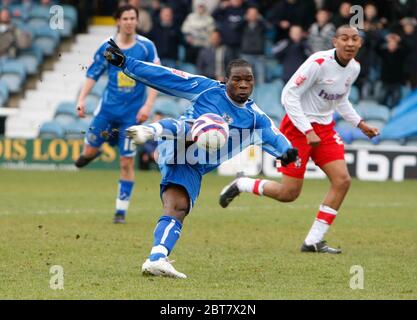 LONDRES, Royaume-Uni MARS 29: Aaron McLean de Peterborough marque et célèbre le but d'ouverture de Peterborough pendant la Coca Cola League deux entre Peter Banque D'Images