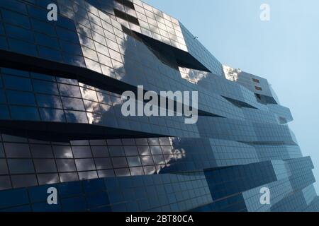 Vienne, Autriche, le 8 mai 2016. Façade structurée en verre et en acier. Dominant le centre d'affaires de la ville. Tour CC, hauteur 250 m, 220m pl Banque D'Images