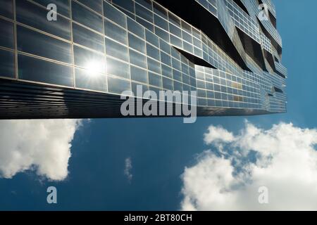 DC Tower, Vienne, Autriche, 8 mai 2016. Populaire grattoir de 220 m de haut conçu par l'architecte Dominique Perrault. Banque D'Images