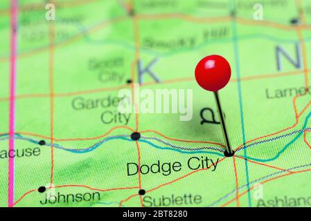 Dodge City a épinglé sur une carte du Kansas, États-Unis Banque D'Images