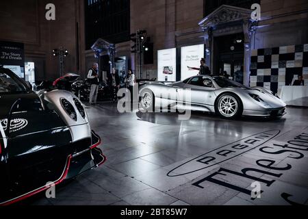 11/4/19 - New York, NY - Pagani prend le relais du Grand Central terminal avec cinq Zondas et UN Huayra. Pagani, l’histoire d’un rêve », souligne l’histoire Banque D'Images