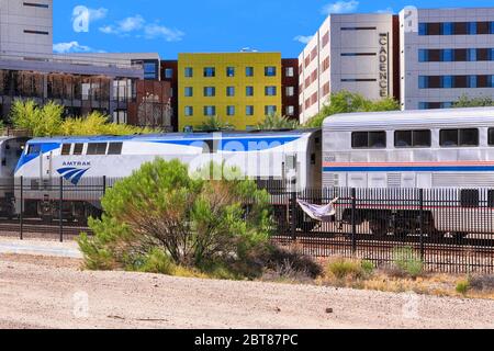 Train Amtrak à la gare de Tucson AZ en route vers El Paso, San Antonio ou Houston et la Nouvelle-Orléans Banque D'Images