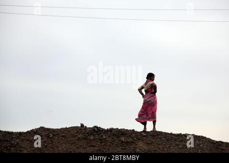 Beau paysage, village entouré de verdure montagne, Indian Village Scene, vie, rural, Tribal, vibrant Sky Scenes, (photo © Saji Maramon) Banque D'Images