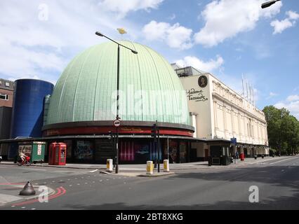 Londres, Royaume-Uni. 23 mai 2020. Sixième jour de Lockdown, à Londres. Madame Tussauds reste fermée. Même s'il y a eu une levée partielle de l'isolement, il y a encore beaucoup de magasins qui doivent rester fermés, y compris les barbiers et les salons de coiffure, mais plus de gens semblent être dehors et sur les rues et dans la campagne. COVID-19 coronavirus LockDown, Londres, Royaume-Uni, le 23 mai 2020 crédit: Paul Marriott/Alay Live News Banque D'Images