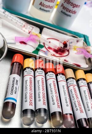 Échantillons de sang pour traiter la maladie de Kawasaki liée au COV-2 du SRAS chez les enfants de moins de cinq ans, image conceptuelle, contenants de médicaments génériques sans marque et hypothétique Banque D'Images