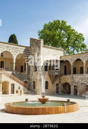 Fontaine dans la cour du Palais Beiteddine, Liban Banque D'Images