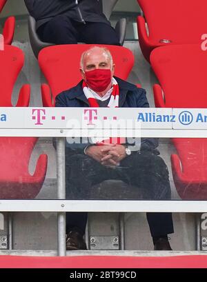 Munich, Allemagne. 2020 23.05.2020 1.Bundesliga, saison 19/20 2019/2020 27e match: FC BAYERN MUNCHEN - EINTRACHT FRANKFURT 5: 2 Muenchen, Allemagne, 23 mai 2020, Uli Hoeness, Hoeness avec le protège-bouche sur la tribune | usage dans le monde crédit: dpa/Alay Live News Banque D'Images