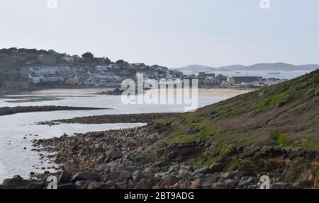 Plage de Porthcressa vue depuis le sentier côtier, St Mary's, îles de Scilly - Royaume-Uni Banque D'Images