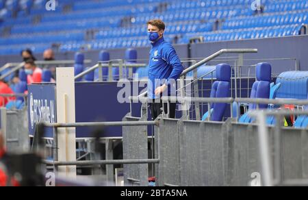 Schalke, Allemagne. 24 mai 2020. Firo 24 mai 2020 1.Bundesliga, saison 19/20 2019/2020 27. matchday: FC Schalke 04 - FC Augsburg Ersatzbank, Tribune, Alexander Nubel | usage dans le monde crédit: dpa/Alay Live News Banque D'Images