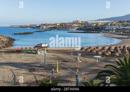 Les joueurs de Beach volley s'entraîner à nouveau sur Playa Fañabe pendant la phase un de la désescalade du Covid 19, coronavirus, État d'urgence, Costa Banque D'Images