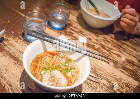 Authentique cuisine locale de rue ramen au Japon Banque D'Images