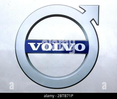 Londres, Royaume-Uni. 23 mai 2020. Logo de la compagnie Volvo vu dans un concessionnaire automobile. Crédit : Keith Mayhew/SOPA Images/ZUMA Wire/Alay Live News Banque D'Images