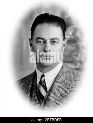 1929 CA, ITALIE : joueur et entraîneur hongrois Árpád Weisz aka Arpad Veisz ( SULT , 1896 – Auschwitz Birkenau , 1944 ). A été un joueur et un Manager hongrois de football olympique. Weisz était juif et a été tué avec sa femme et 2 enfants par les Nazis après l'arrestation de 1942 à Dordrecht , pays-Bas , après qu'il ait été forcé de fuir l'Italie avec sa famille suite à l'adoption des lois raciales italiennes fascistes . .Après avoir pris sa retraite en tant que joueur en 1926, Weisz est devenu un entraîneur adjoint à l'équipe Alessandria ( Italie ) avant de déménager à F.C. Internazionale Milano (aujourd'hui INTER ). Il Banque D'Images