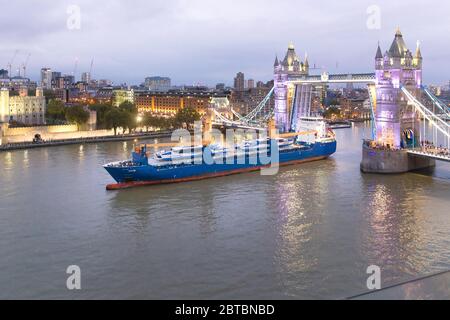 Tondeuses Mercury et Jupiter fournies par Wight Shipyard Company (MBNA est l'ancien sponsor de Thames Clippers) Banque D'Images