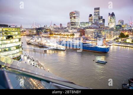 Tondeuses Mercury et Jupiter fournies par Wight Shipyard Company (MBNA est l'ancien sponsor de Thames Clippers) Banque D'Images