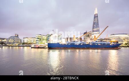 Tondeuses Mercury et Jupiter fournies par Wight Shipyard Company (MBNA est l'ancien sponsor de Thames Clippers) Banque D'Images