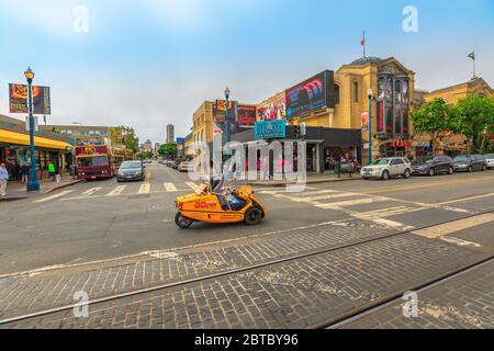 San Francisco, Californie, États-Unis - 14 août 2016 : visite guidée en GoCar au bord de l'eau de Fisherman's Wharf. Concept de voyage en toute liberté. San Banque D'Images