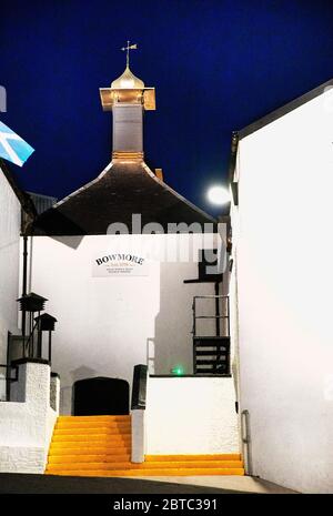 Distillerie de whisky Bowmore, île d'Islay, Hébrides intérieures, Écosse. Banque D'Images