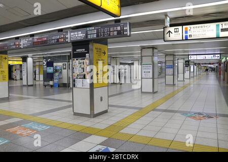 La gare d'Ikebukuro, l'une des stations les plus fréquentées de Tokyo, a été calme le premier jour des vacances de la semaine d'or. 29 avril 2020. Banque D'Images