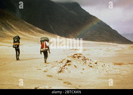 Septembre 1974 - Les Randonneurs de la vallée de 10 000 fume, Monument National Katmai, Alaska Banque D'Images