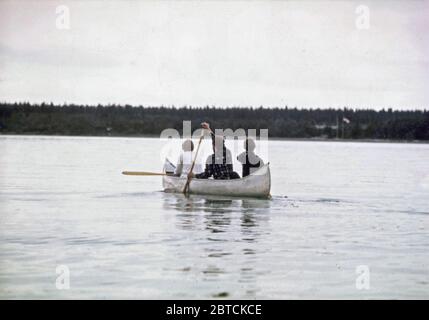Août 1972 - les voyages en canot sur le lac Naknek, Katmai National Monument, Alaska Banque D'Images
