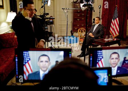 Le président Obama mène des entrevues dans la salle des cartes 3/30/09. Banque D'Images