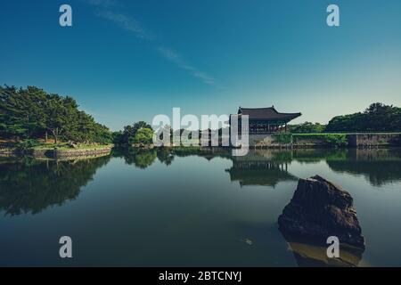 Gyeongju, Corée du Sud - 22 mai 2020 : le palais de Donggung et l'étang de Wolji, anciennement appelé Anapji, sont une autre destination populaire à Gyeongju. Banque D'Images