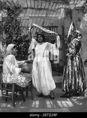 Les filles de la danse arabe, Alger, Algérie ca. 1899 Banque D'Images