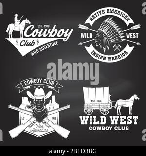 Ensemble de badges de club de cow-boy sur le tableau noir. Illustration du vecteur ouest sauvage. Concept pour chemise, logo, imprimé, timbre, tee-shirt avec cowboy et chariot couvert. Motif typographique vintage avec silhouette de wagon occidental Illustration de Vecteur