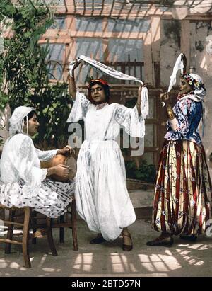 Les filles de la danse arabe, Alger, Algérie ca. 1899 Banque D'Images