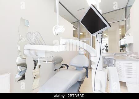 Plan de l'armoire de chirurgie de stomatologie avec équipement dentaire professionnel Banque D'Images