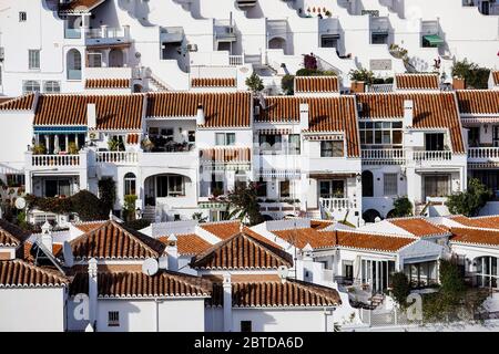 Nerja, province de Malaga, Costa del sol, Andalousie, Espagne - immobilier, immeubles d'appartements. Nerja, Provinz Malaga, Costa del sol, Andalousie, Espagne Banque D'Images