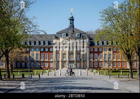 Muenster, Rhénanie-du-Nord-Westphalie, Allemagne - Université de Muenster, Westfaelische Wilhelms-Université dans le château de muenster, château prince-évêque. Münster Banque D'Images