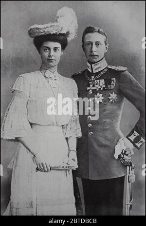 Friedrich Wilhelm août Ernst Victor, prince héritier de l'Empire allemand et de la Prusse, de 1919 Wilhelm Prince de Prusse, 6 mai 1882 - 20 juillet 1951 et Cecilie Auguste Marie Duchesse de Mecklembourg, 20 septembre 1886 - 6 mai 1954 / Friedrich Wilhelm Victor August Ernst, Kronprinz des Deutschen Reiches und von Preussen, ab 1919 Wilhelm Prinz von Preussen, 6. 1882 - 20 mai. Juli 1951, et Cecilie Auguste Marie Herzogin zu Mecklembourg, 20. 1886 - 6 septembre. Mai 1954, Historisch, historique, numérique reproduction améliorée d'un original du 19ème siècle / digitale Reproduktion einer or Banque D'Images