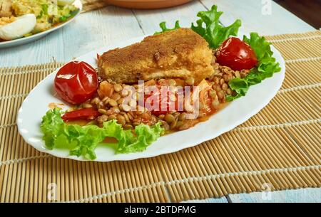 Harissa émietté de poisson avec des lentilles, préparer le repas de mi-semaine Banque D'Images