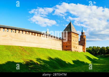 Veliky Novgorod Kremlin Assomption et les tours Kokui en été à Veliky Novgorod, Russie, Voyage paysage d'été de Veliky Novgorod Banque D'Images