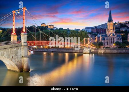 Lyon. Cityscape de droit de Lyon, France pendant le coucher du soleil. Banque D'Images