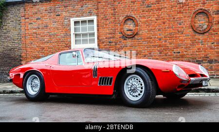 Red Bizzarrini 5300 GT Strada Banque D'Images