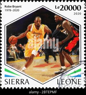 Magnifique portrait de Kobe Bryant en action sur timbre-poste Banque D'Images